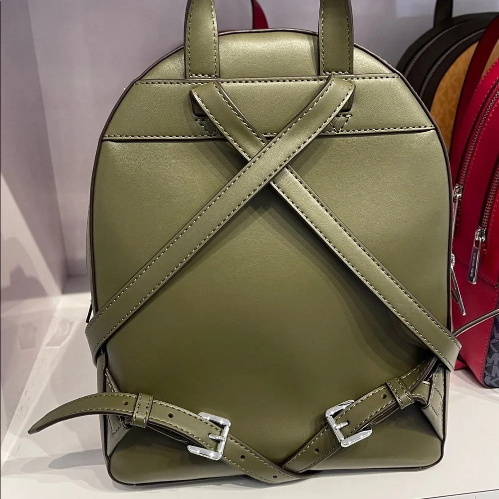 MICHAEL KORS Jaycee Medium Ombré Signature Logo Backpack
Olive Combo
NWT - Picture 6 of 16
